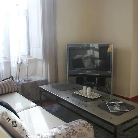 Apolonia